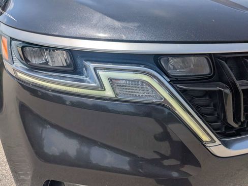 Used 2022 Kia Carnival LX FWD image 10