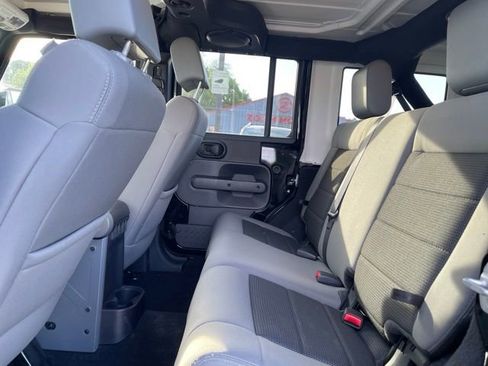 Used 2010 Jeep Wrangler Unlimited Sahara w/ Trailer Tow Group AWD/4WD image 11