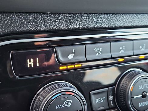 Used 2022 Volkswagen Atlas SE w/ Panoramic Sunroof Package image 19