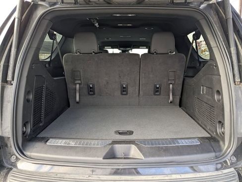 Used 2025 Chevrolet Suburban Z71 image 23