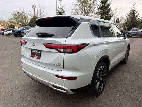 Used 2024 Mitsubishi Outlander SE image 7