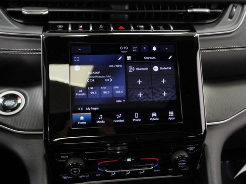 Used 2025 Jeep Grand Cherokee Laredo X AWD/4WD image 32