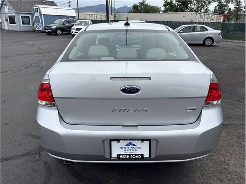 Used 2010 Ford Focus SEL FWD image 4