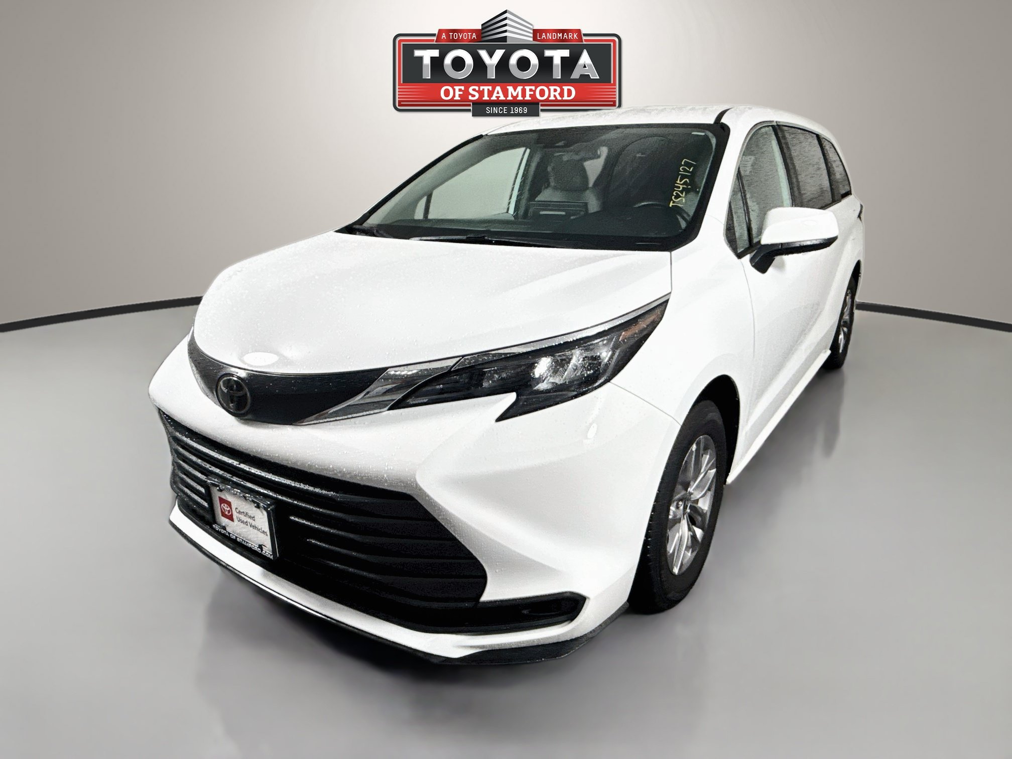 Certified 2026 Toyota Sienna LE AWD/4WD image 3