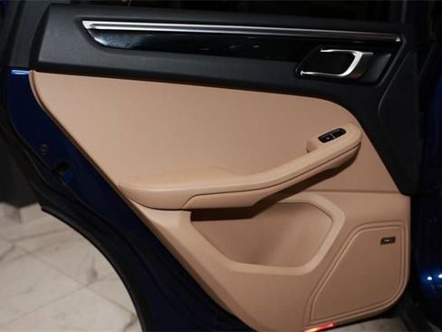 Used 2023 Porsche Macan w/ Premium Package Plus image 36