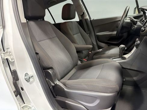 Used 2017 Chevrolet Trax LT AWD/4WD image 14