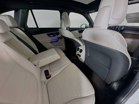 Used 2026 Mercedes-Benz GLC 300 image 27