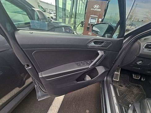 Used 2020 Volkswagen Tiguan SE R-Line image 8