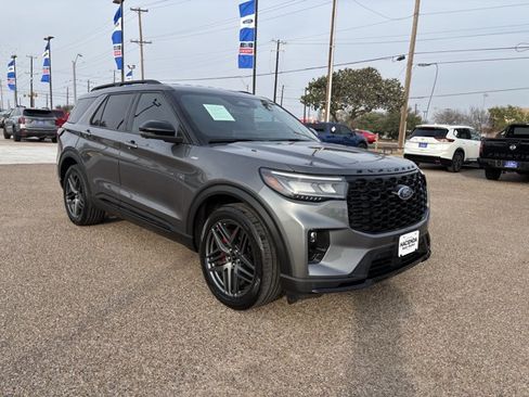 Certified 2025 Ford Explorer ST-Line w/ Premium Package image 5