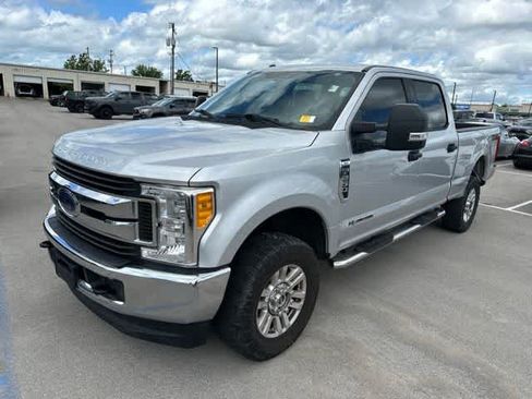 Used 2017 Ford F250 XLT AWD/4WD image 9