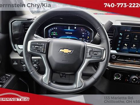 Used 2023 Chevrolet Silverado 1500 LT AWD/4WD image 7