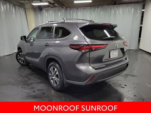 Used 2024 Toyota Highlander XLE image 6