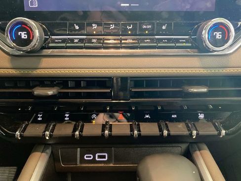 Used 2024 Chevrolet Colorado ZR2 w/ Safety Package image 34