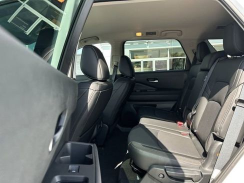 New 2026 Nissan Pathfinder SL AWD/4WD image 18