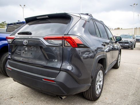 Used 2020 Toyota RAV4 LE image 8