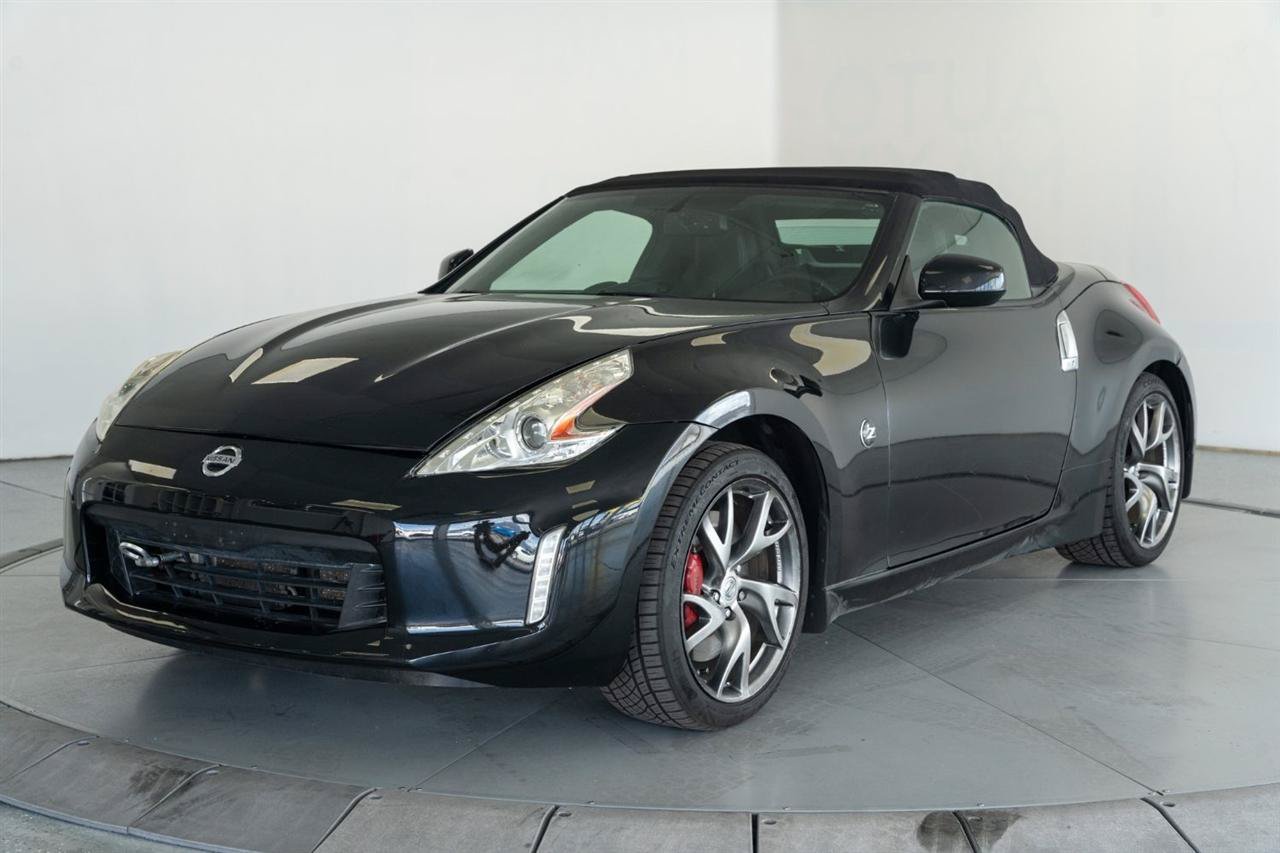 Used 2016 Nissan 370Z Touring Sport RWD image 4