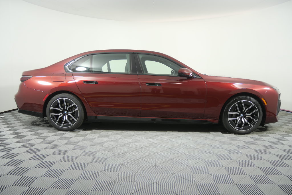 Certified 2026 BMW 740i RWD image 3