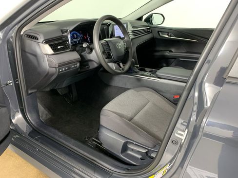 Used 2025 Toyota Camry LE image 21