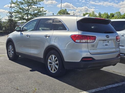 Used 2018 Kia Sorento AWD image 5