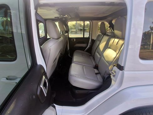 Used 2021 Jeep Wrangler Unlimited Sahara image 9