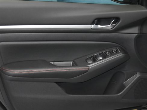 New 2026 Nissan Altima 2.5 SR FWD image 3