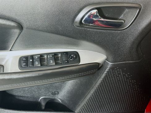 Used 2019 Dodge Journey SE FWD image 14