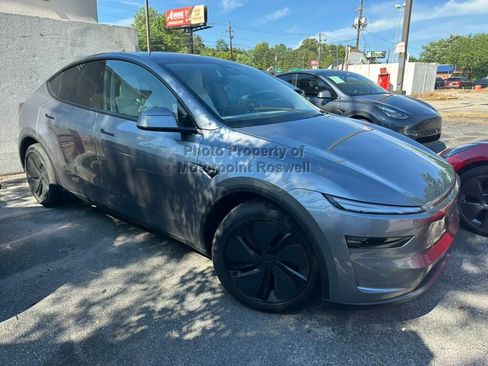 Used 2026 Tesla Model Y Long Range RWD image 5