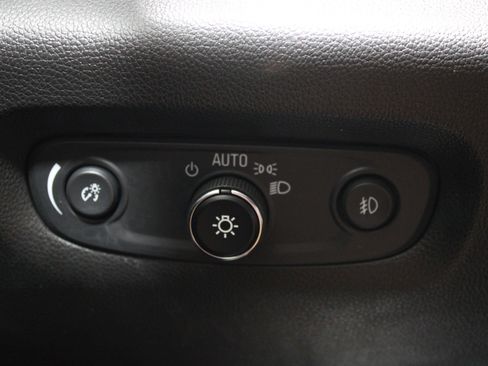 Used 2021 Chevrolet Traverse LT FWD image 44