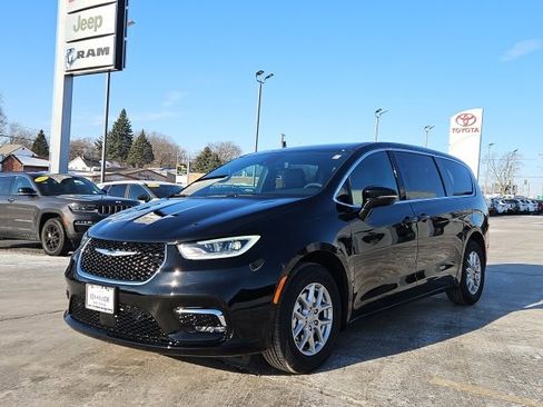 New 2026 Chrysler Pacifica Select image 5