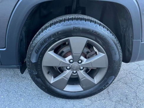 Used 2017 Jeep Cherokee 75th Anniversary AWD/4WD image 18