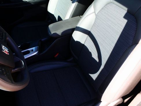 Used 2025 Buick Envista Preferred image 3