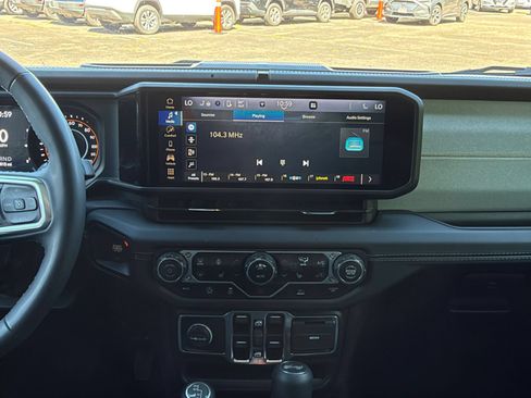 Used 2025 Jeep Wrangler Unlimited Sahara AWD/4WD image 16