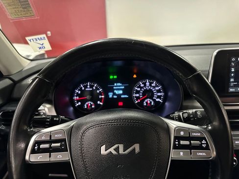 Used 2022 Kia Telluride LX image 17