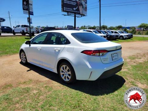 Used 2023 Toyota Corolla LE FWD image 4