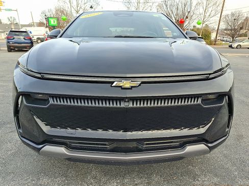 Used 2025 Chevrolet Equinox EV LT w/ Convenience Package image 8