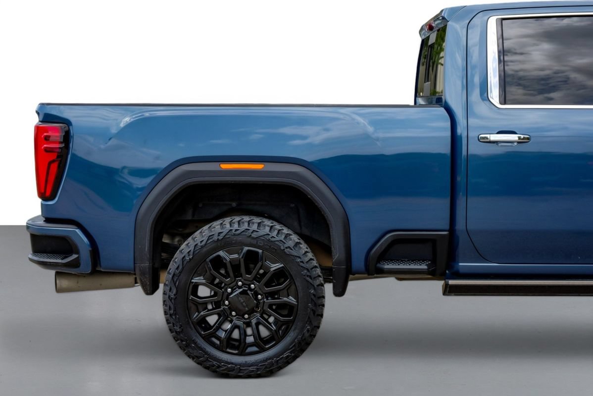 Used 2024 GMC Sierra 2500 Denali Ultimate AWD/4WD image 6