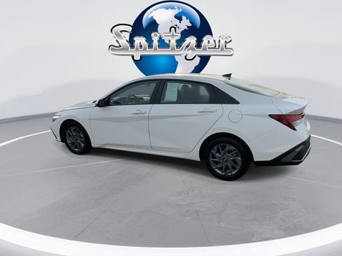 Used 2024 Hyundai Elantra SEL image 3