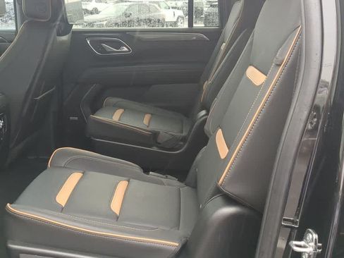 Used 2024 GMC Yukon XL AT4 w/ AT4 Premium Plus Package AWD/4WD image 18