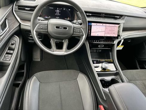 New 2026 Jeep Grand Cherokee Altitude AWD/4WD image 30