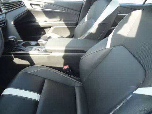 Used 2025 Toyota Camry SE FWD image 5