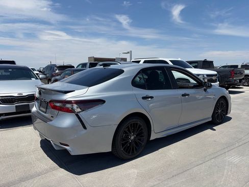 Used 2022 Toyota Camry SE FWD image 2