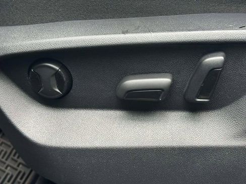 Used 2020 Volkswagen Atlas Cross Sport SE w/ Panoramic Sunroof Package image 23