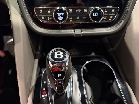 Used 2022 Bentley Bentayga AWD/4WD image 22