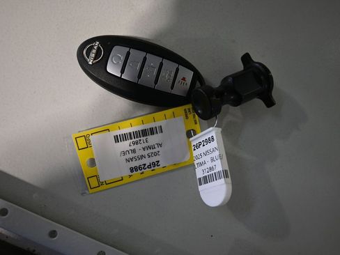 Used 2025 Nissan Altima 2.5 SR image 18