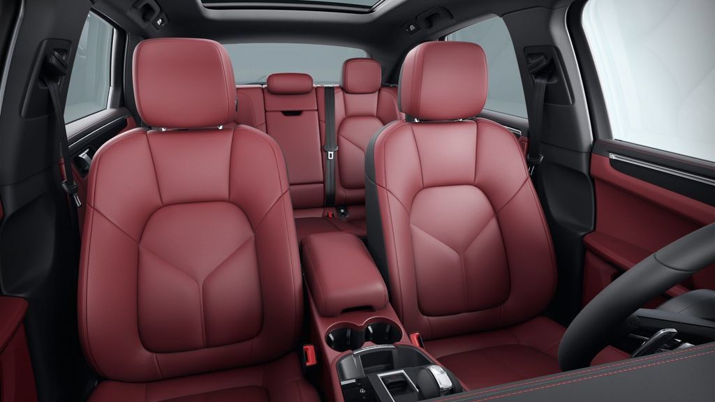 Certified 2023 Porsche Macan AWD/4WD image 5