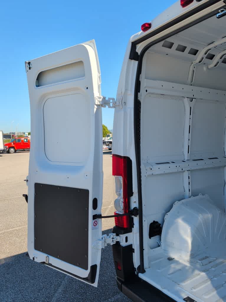 Used 2025 RAM ProMaster 2500 w/ Convenience Group FWD image 14