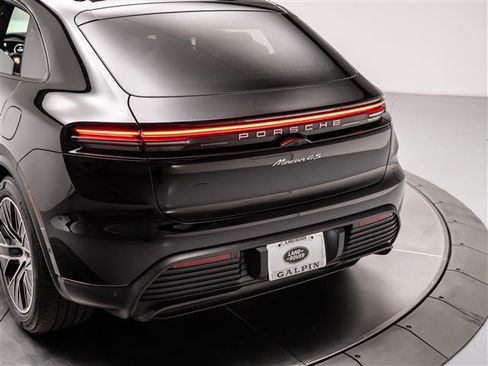 Used 2025 Porsche Macan 4S Electric AWD/4WD image 37