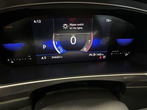 Used 2023 Volkswagen Tiguan SE w/ Panoramic Sunroof Package image 17