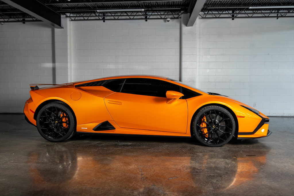 Used 2023 Lamborghini Huracan Tecnica RWD image 2