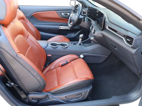 Used 2025 Ford Mustang Premium RWD image 17